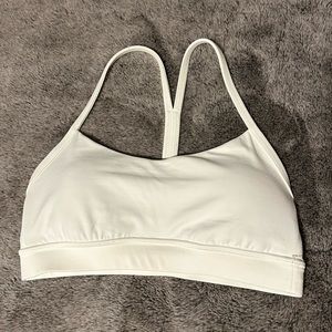 Lululemon Flow Y Bra Nulu
Light Support, A–C Cups